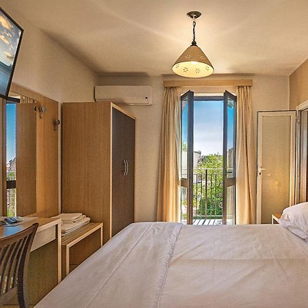 Hotel Virginia Marina di Massa Kültér fotó