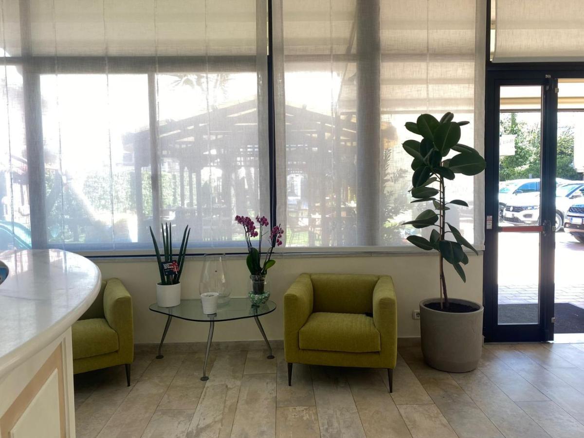 Hotel Virginia Marina di Massa Kültér fotó