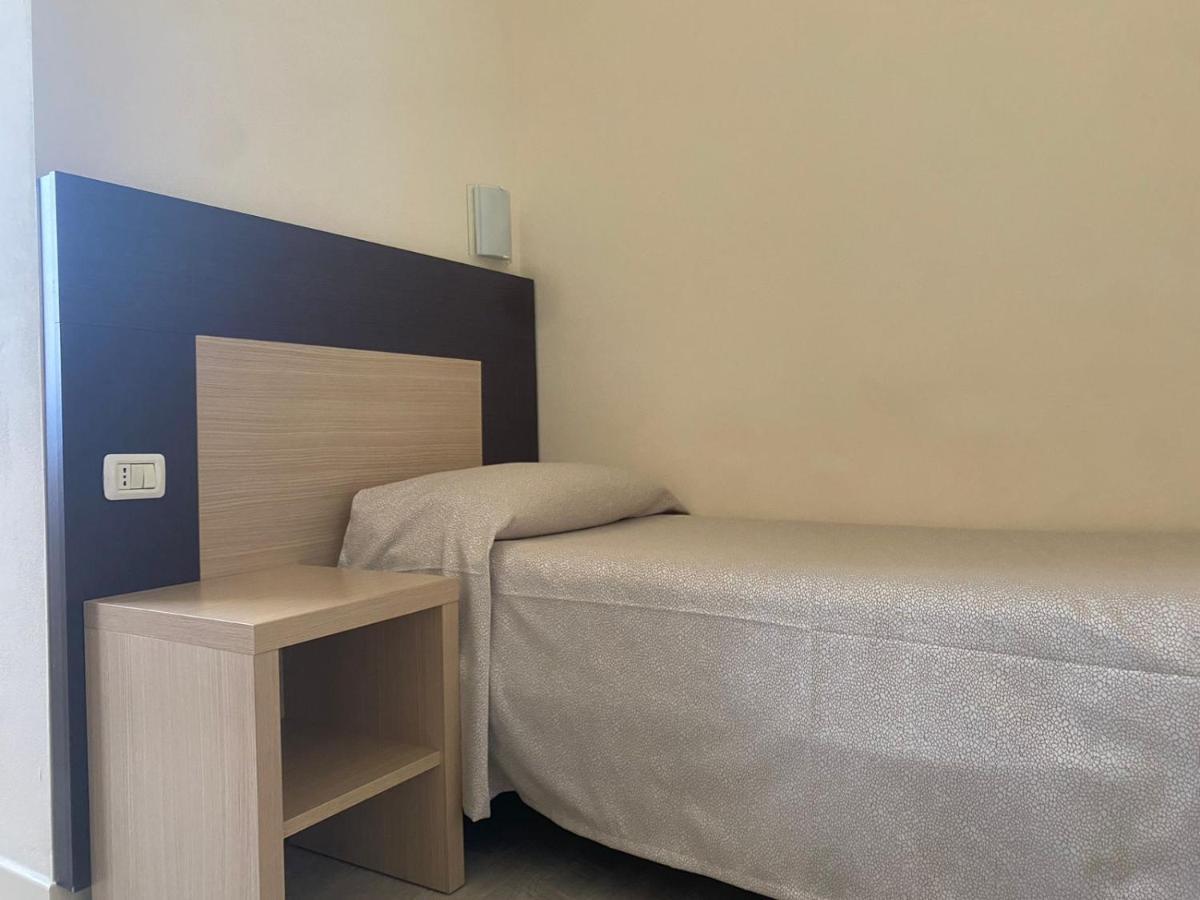 Hotel Virginia Marina di Massa Kültér fotó