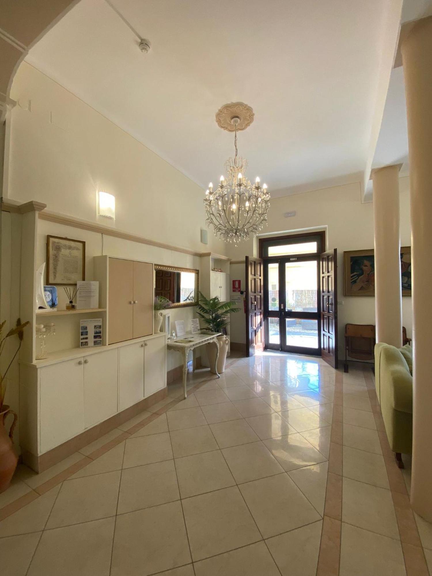 Hotel Virginia Marina di Massa Kültér fotó