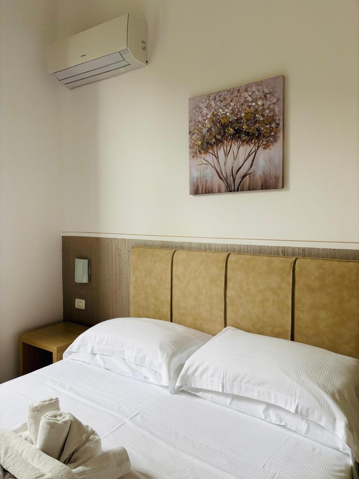 Hotel Virginia Marina di Massa Kültér fotó
