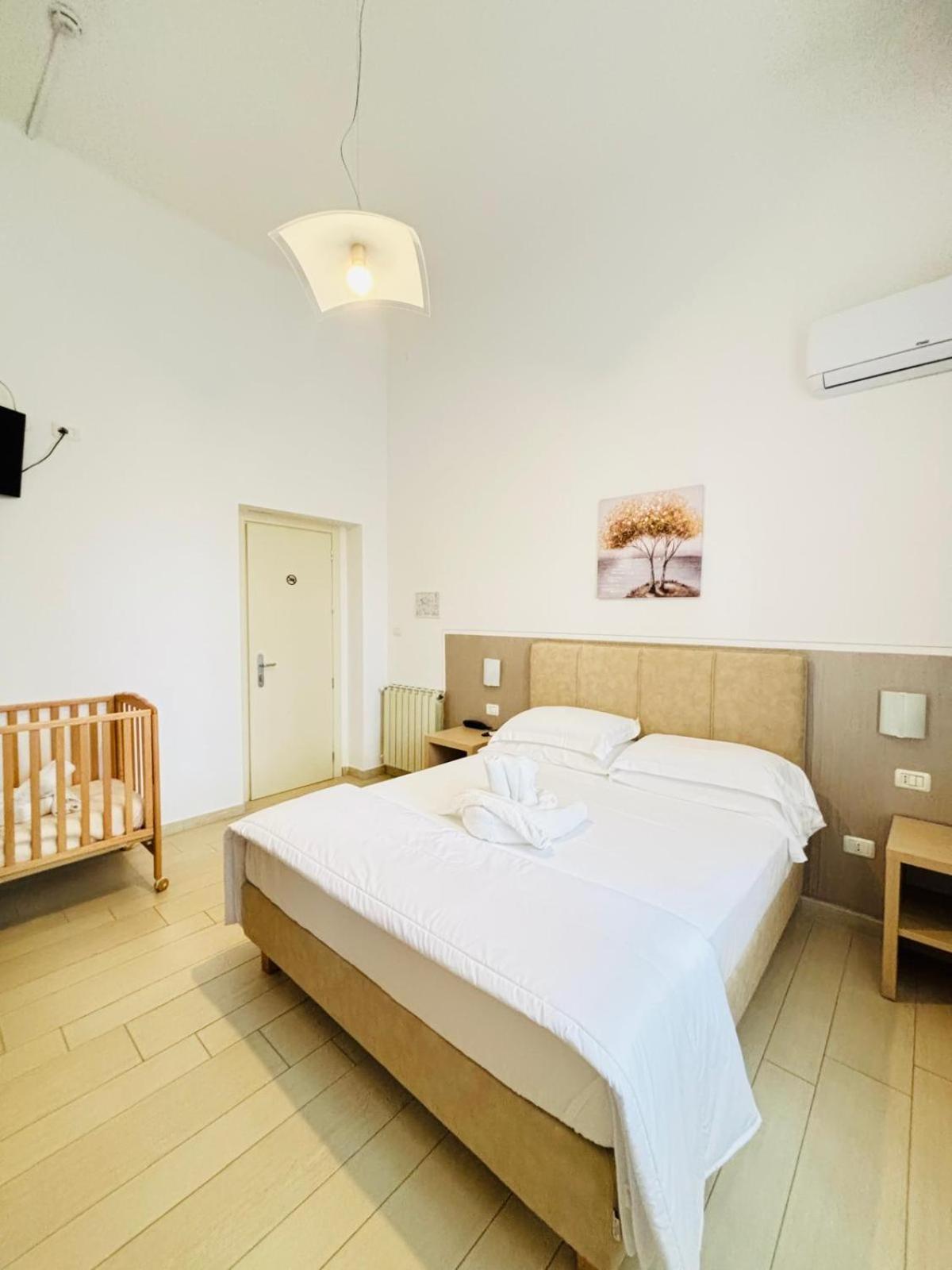 Hotel Virginia Marina di Massa Kültér fotó