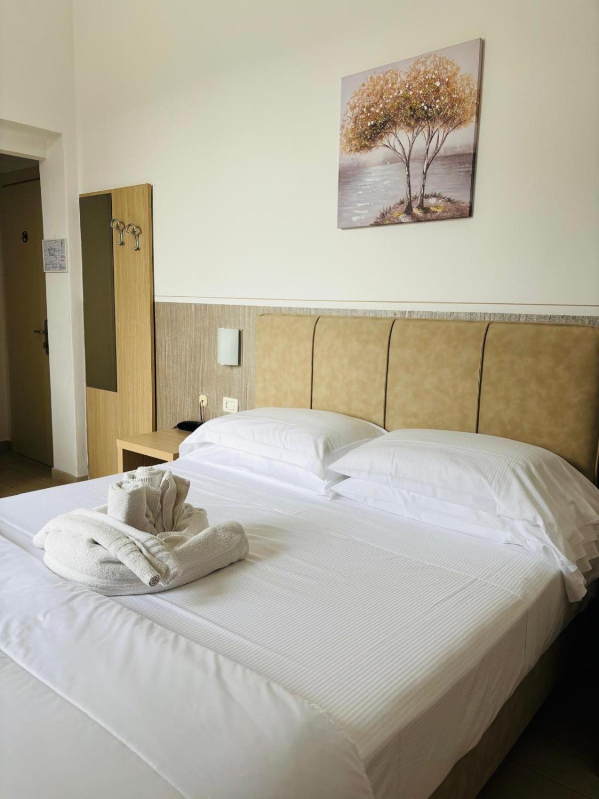 Hotel Virginia Marina di Massa Kültér fotó
