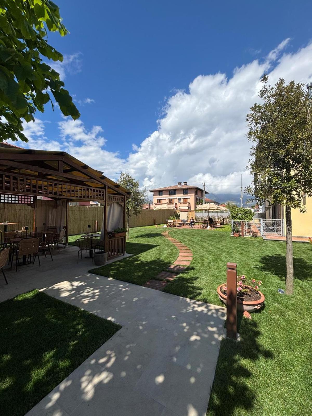 Hotel Virginia Marina di Massa Kültér fotó