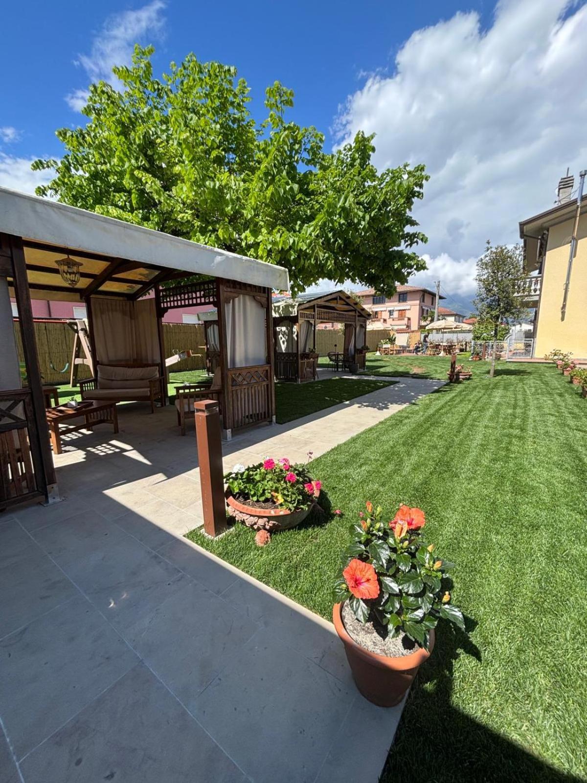 Hotel Virginia Marina di Massa Kültér fotó