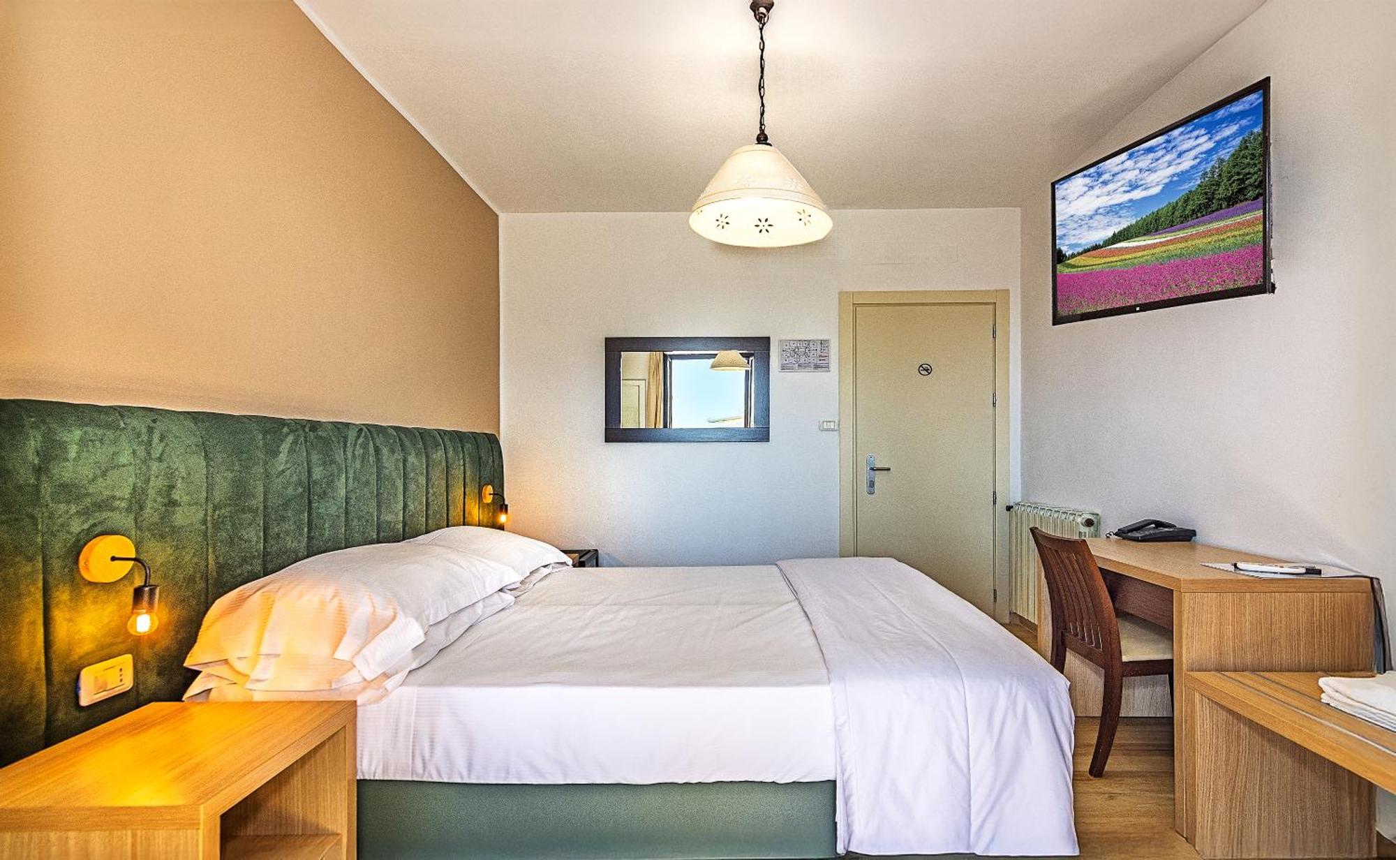 Hotel Virginia Marina di Massa Kültér fotó