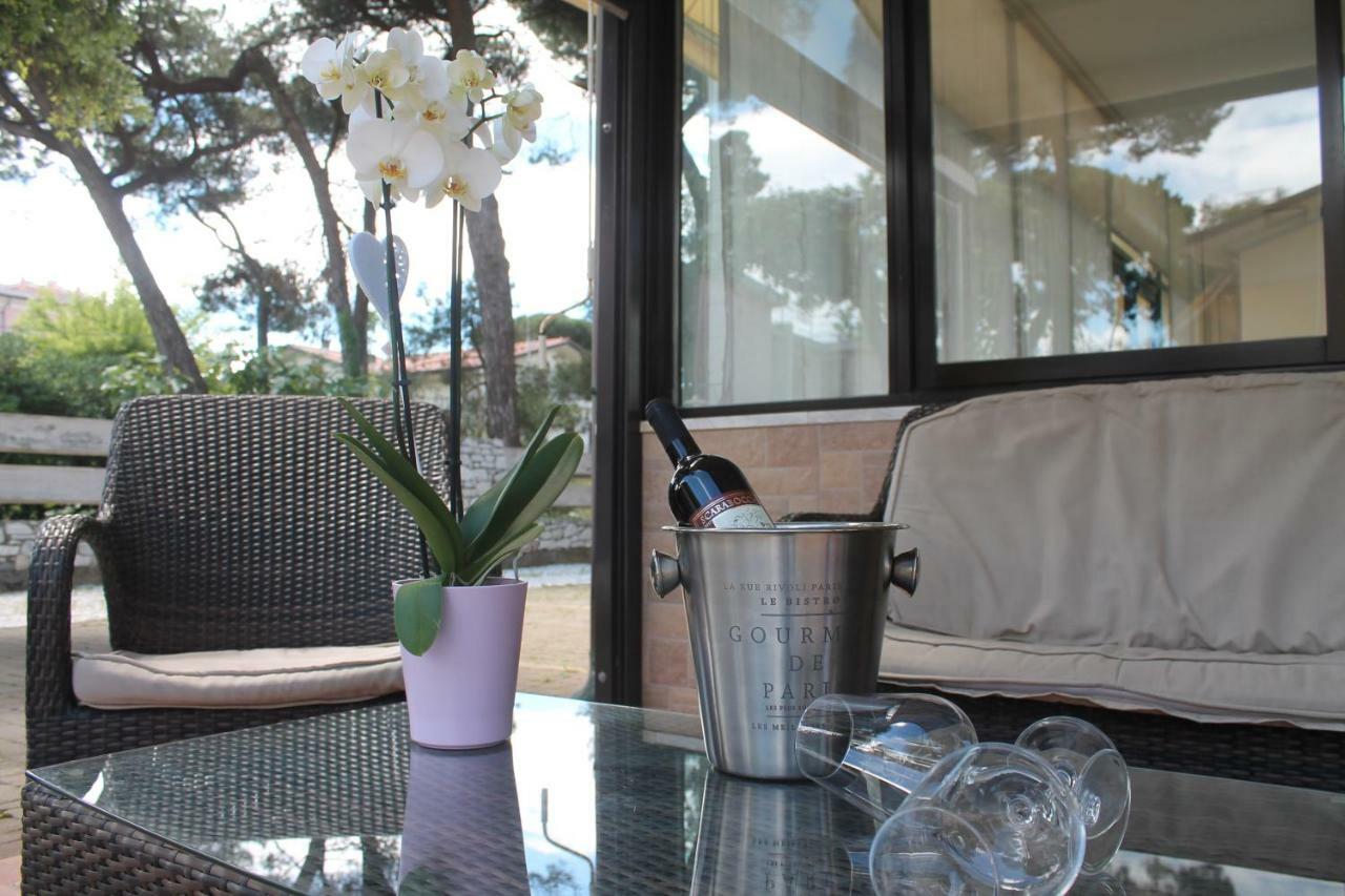 Hotel Virginia Marina di Massa Kültér fotó