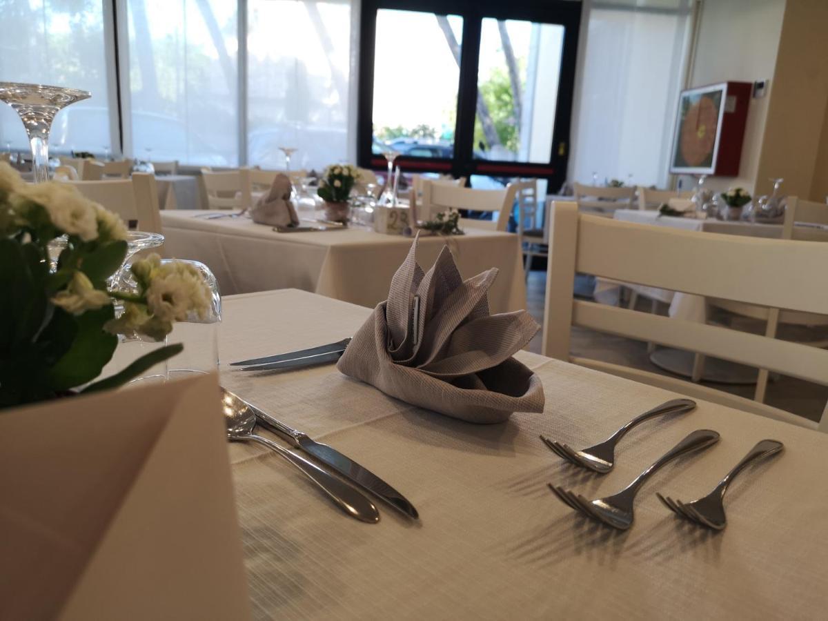 Hotel Virginia Marina di Massa Kültér fotó