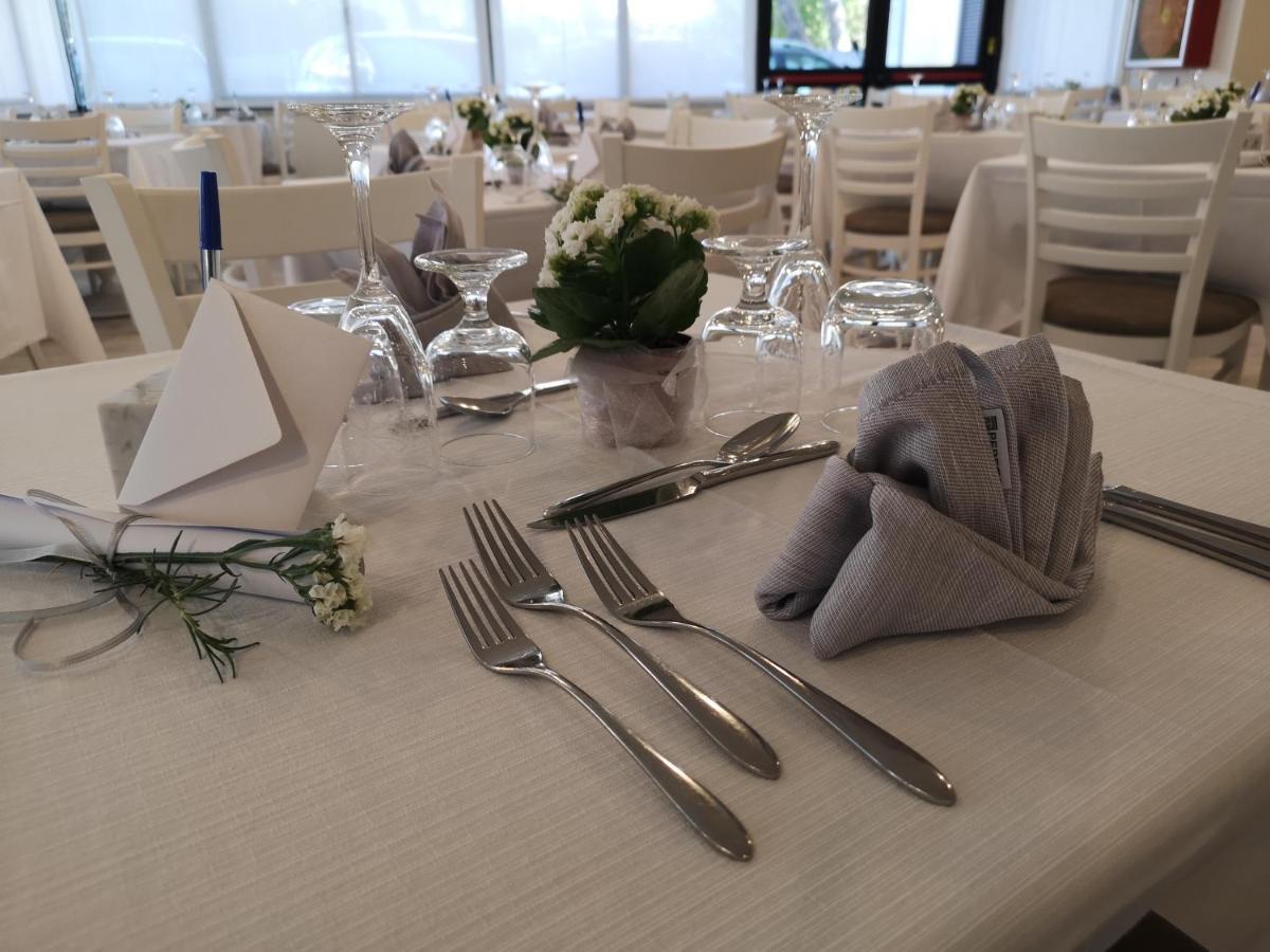 Hotel Virginia Marina di Massa Kültér fotó